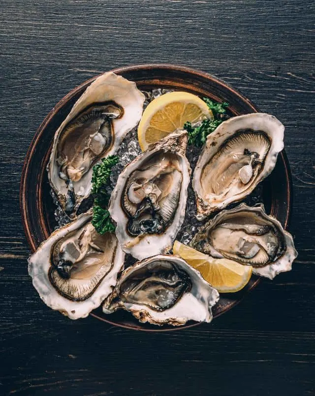 typical food in brussels, bowl of oysters and lemons