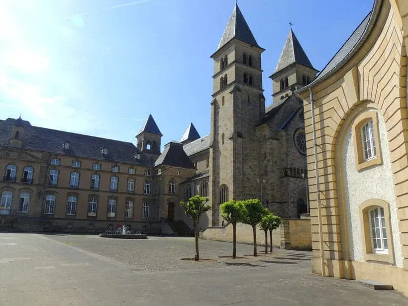basilica echternach luxembourg hiking mullerthal trekking old town dancing procession willibrord - Paulina on the Road - Blog de Viajes Sostenible