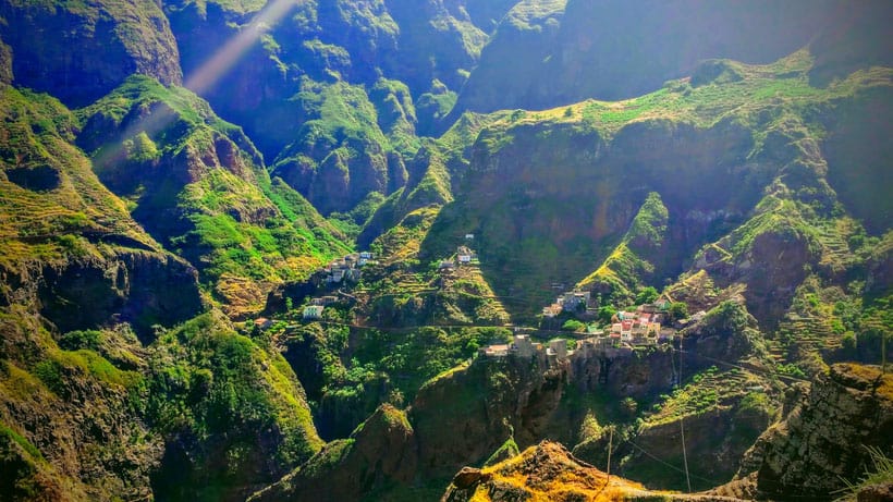 cabo verde, cape verde, que hacer, what to do, beach, playa, hiking, trekking, mindelo, senderismo, hotel, resort, holiday, portuguese, language, sal, kite, santo antao, ferry, flight, cheap, sailing, fruit, capital, fontainhas, trekking, sleep, stay