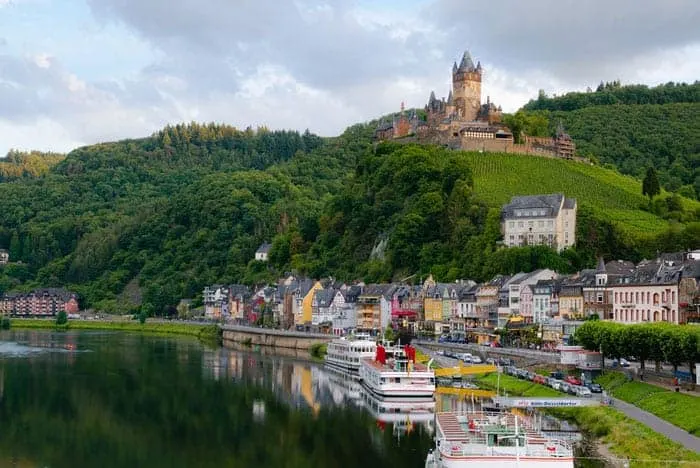 Top Things To Do in the Romantic Rhine Valley, Germany incl. German castles, towns, Rhine river cruises | Discover the most scenic attractions and hikes in Upper Middle Rhine with this Travel Guide + Map. #rhineriver #rivercruise #rhinecastle #germany