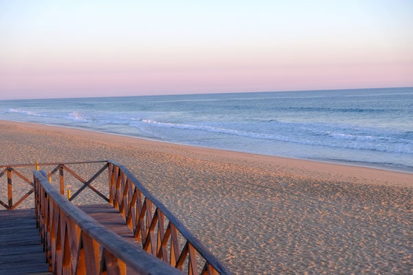 winter in algarve, portugal, things to do, faro, portimao, holidays, beaches, top beaches, sandy, food, where to eat, restaurants, resorts, cheap hotels, quinta do lago, golf, birdwatching, local food, weather, map, off-season, loule, market, shopping