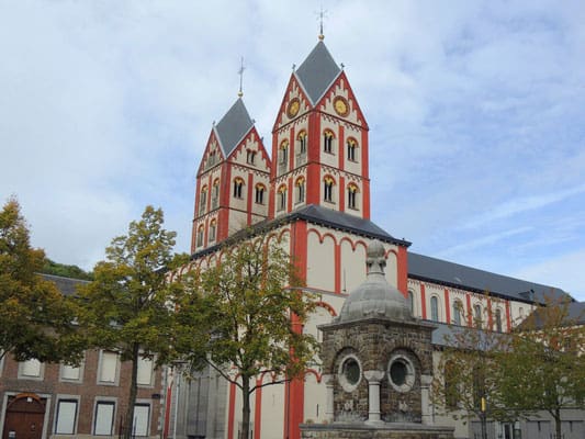 a building with a white and red and twin towers