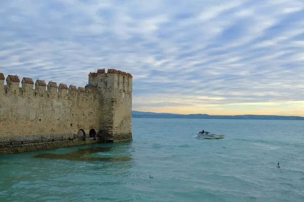 image 7 7 7 5 5 - Autumn at Lake Garda: Enchanting Sirmione and Verona