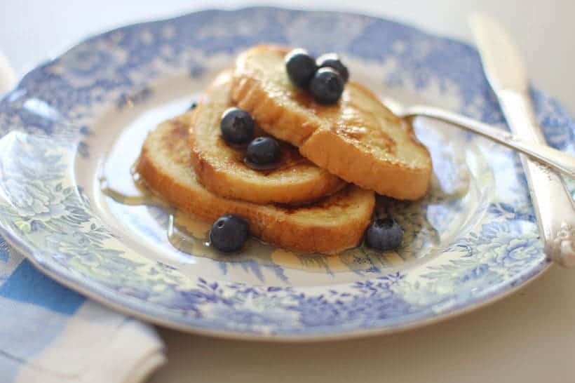 bed and breakfast in madrid, breakfast plat with french toast, syrup and blueberries