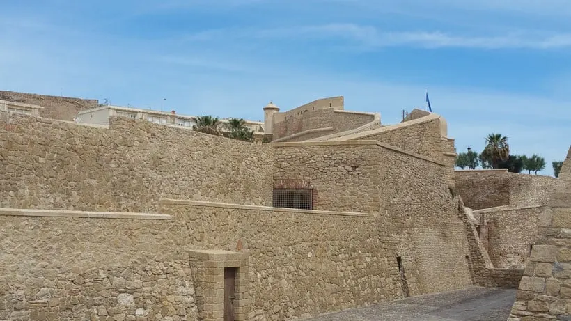 melilla, africa, tourism, must see, que hacer, turismo, modernismo, moder, nist, spain, espana, marruecos, morroco, refugees, fence, valla, moruno, hindu, sefardi, jews, fortress, melilla la vieja, ciutadela