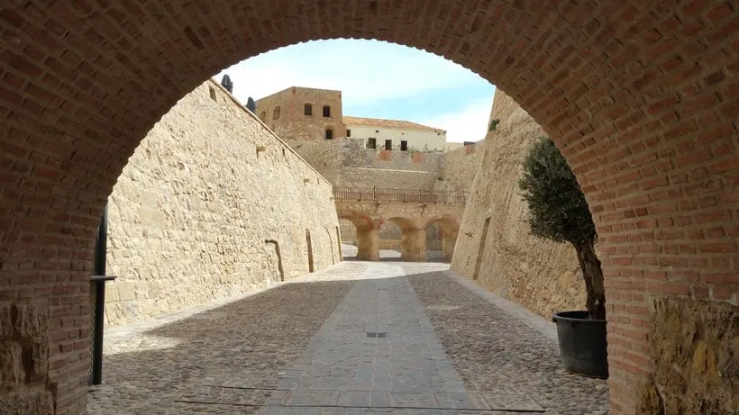 melilla, africa, tourism, must see, que hacer, turismo, modernismo, moder, nist, spain, espana, marruecos, morroco, refugees, fence, valla, moruno, hindu, sefardi, jews, fortress, melilla la vieja, ciutadela