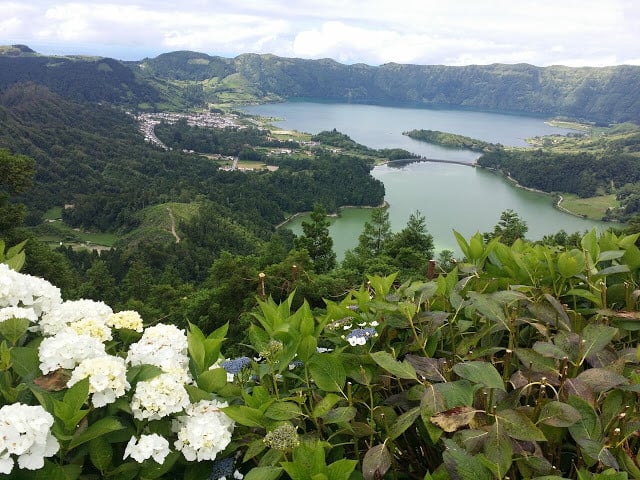 sete cidades, azores, sao miguel, hiking, senderismo, comer, eat, beber, drink, restaurante, hotel, hitchhiking, lago azul, portugal, travel, viajar