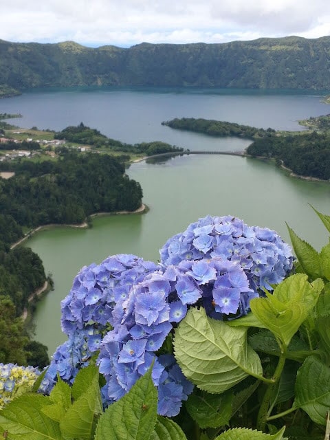 sete cidades, azores, sao miguel, hiking, senderismo, comer, eat, beber, drink, restaurante, hotel, hitchhiking, lago azul, portugal, travel, viajar