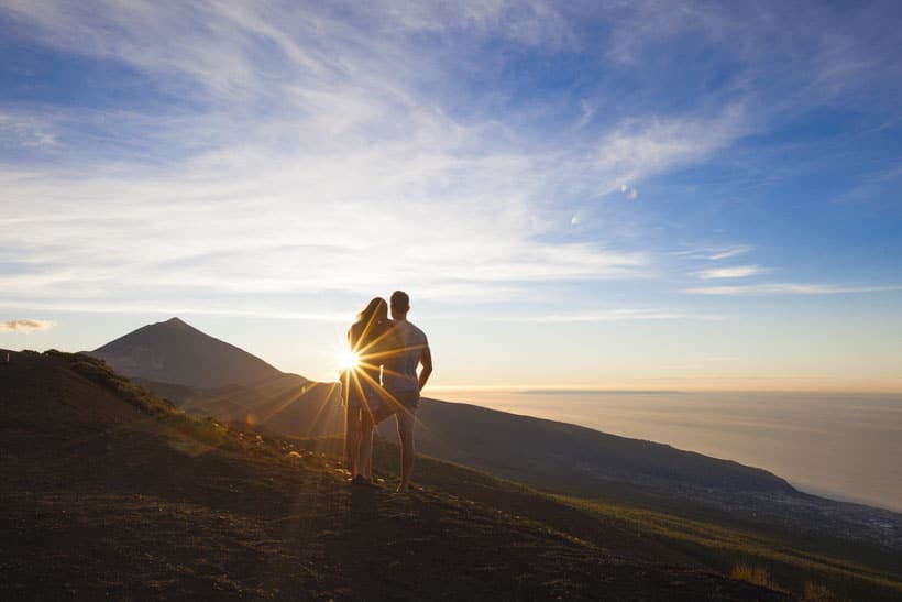 Happy Birthday Quotes in Spanish, a couple watching the horizon together