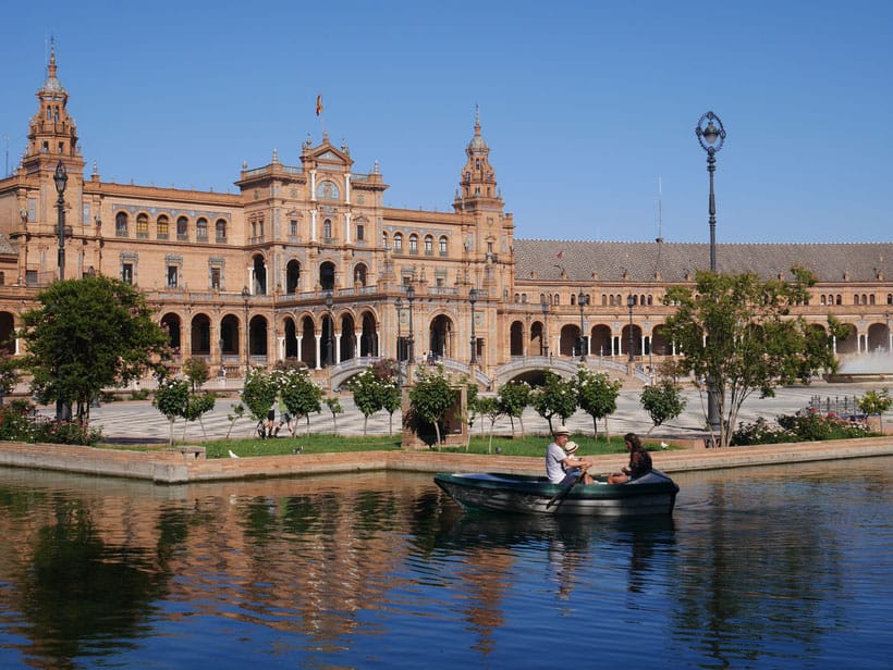 where to stay in spain, hotel, resort, spain, travel, blogger, recommend cheap, budget, deal, best place to stay, holiday letting, villa, barcelona, costa del sol, ibiza, luxury, accommodation, spanish, apartment, sef-catering, granada, alhambra, sevilla
