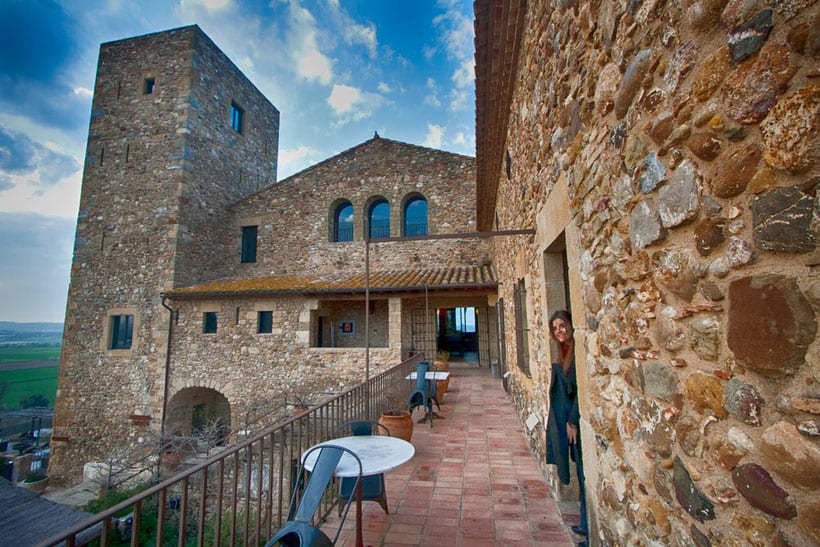 where to stay in spain, hotel, resort, spain, travel, blogger, recommend cheap, budget, deal, best place to stay, holiday letting, villa, barcelona, costa del sol, ibiza, luxury, accommodation, spanish, apartment, self-catering, girona, castle
