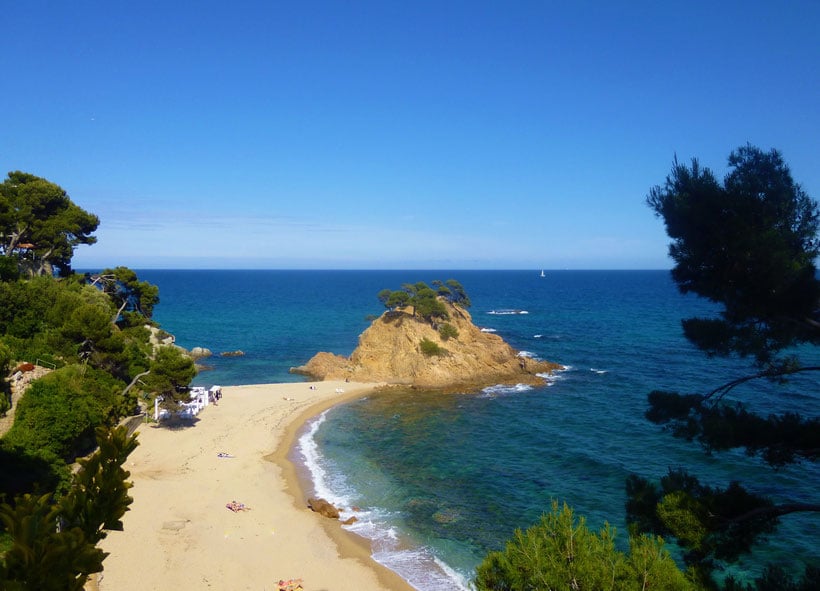 where to stay in spain, hotel, resort, spain, travel, blogger, recommend cheap, budget, deal, best place to stay, holiday letting, villa, barcelona, costa del sol, ibiza, luxury, accommodation, spanish, apartment, self-catering, platja aro, catalonia,bar