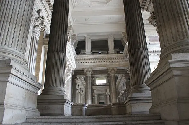 corners and pillars inside the justice palace, brussels, things to see in brussels, things to do in bussels, palace of justice