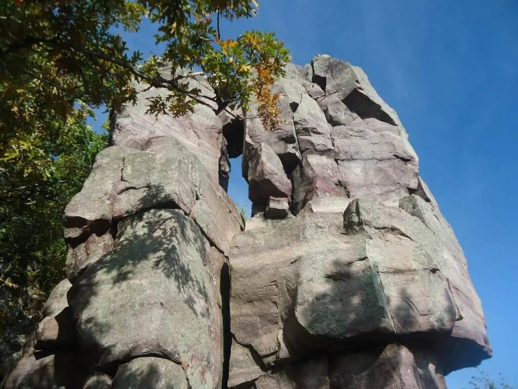 top vacation spots in wisconsin, rock formation at devil's lake state park 