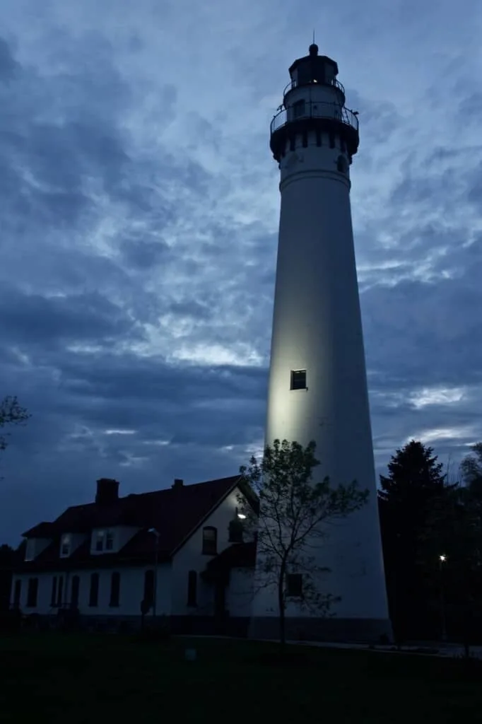 driving trips from milwaukee, historic lighthouse in racine wisconsin