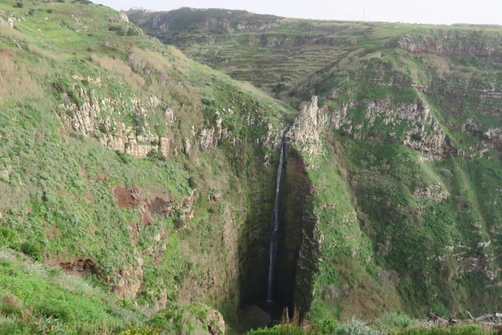 top things to do in madeira, hiking in madeira, 25 fontes, water fall, traditional huts, funchal, what to do in madeira, pico do arieiro, pico ruivo, sao lourenco, cabo girao