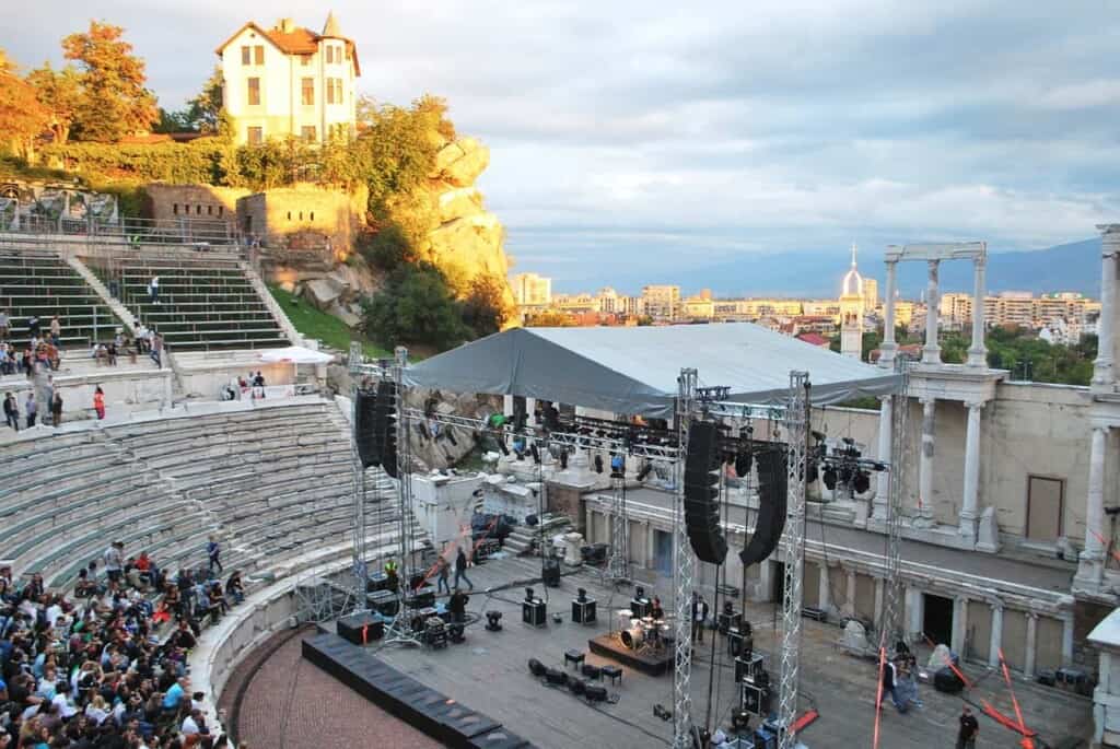 what to do in plovdiv, street in plovdiv bulgaria, travel tips, roman theatre, church, events roman amphtheatre plovdiv bulgaria performance, opera, theatre