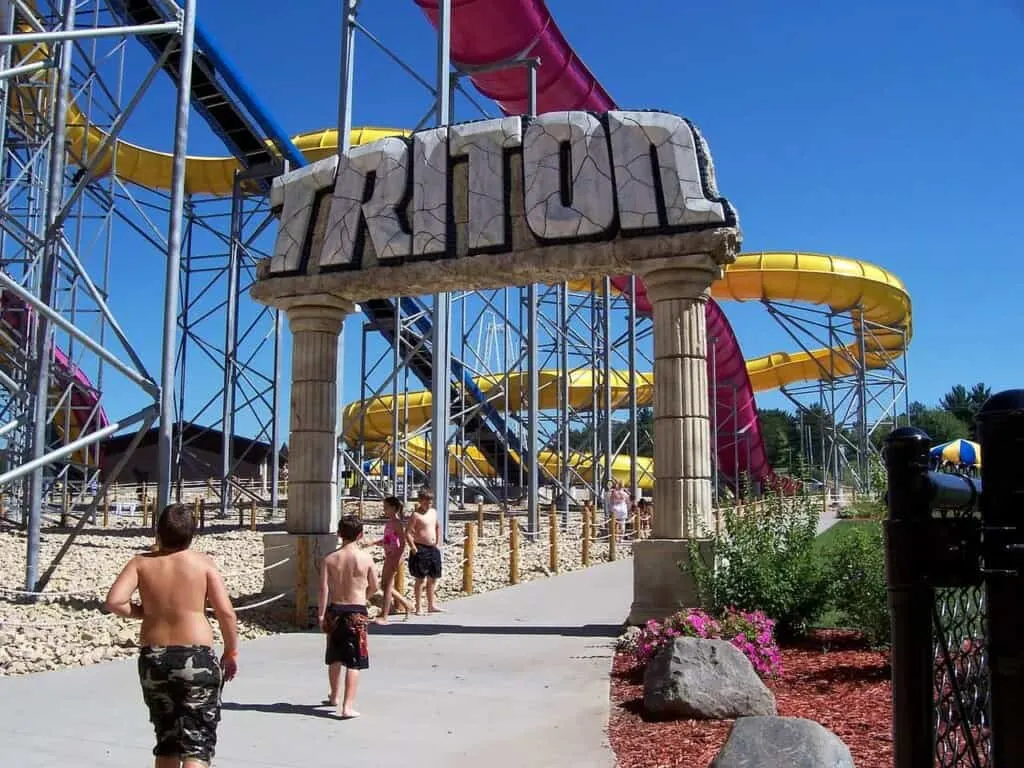 best places in wisconsin dells for families, kids running to ride the triton water slide