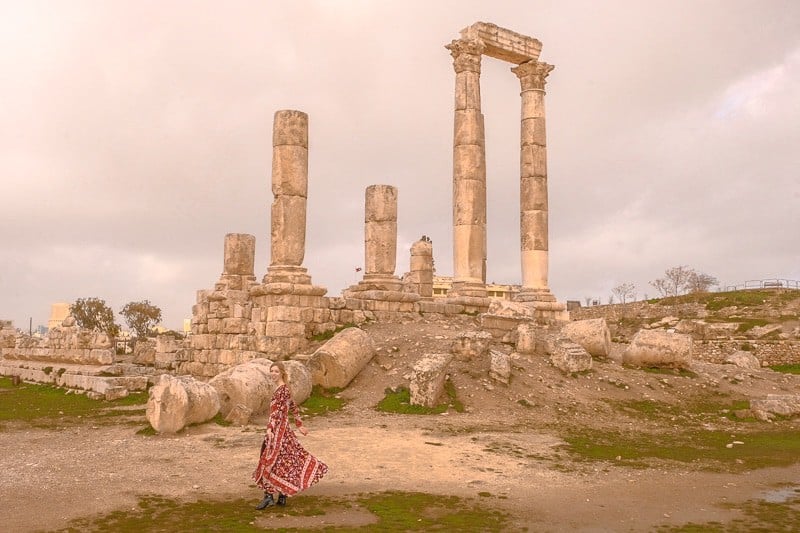 20 Fun Things To Do in Amman, Jordan, looking up at the Amman Citadel