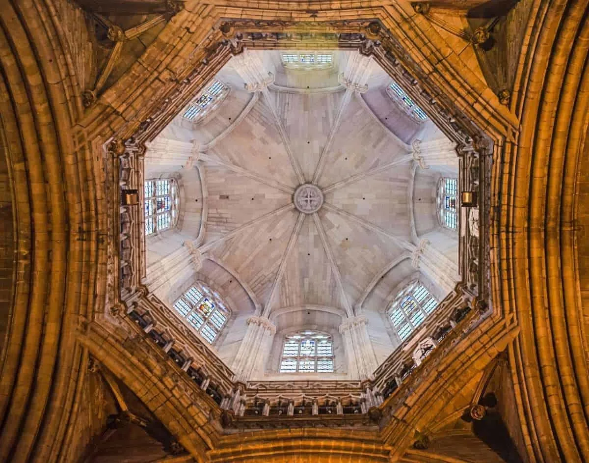 Most famous buildings in Barcelona, Ceiling of the Basilica de Santa Maria del Mar