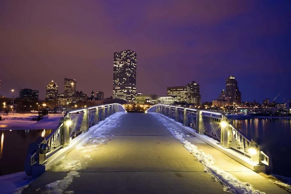 where to stay in milwaukee downtown, wisconsin, where to stay near milwaukee airport