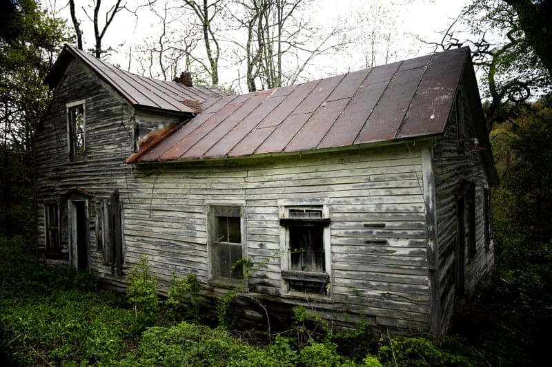 unique romantic activities in Milwaukee, old abandoned house