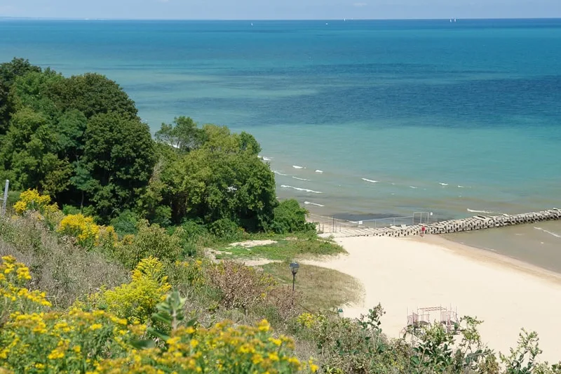 Best Milwaukee outdoor activities, a picture of Milwaukee Wisconsin lakefront and beach from hill