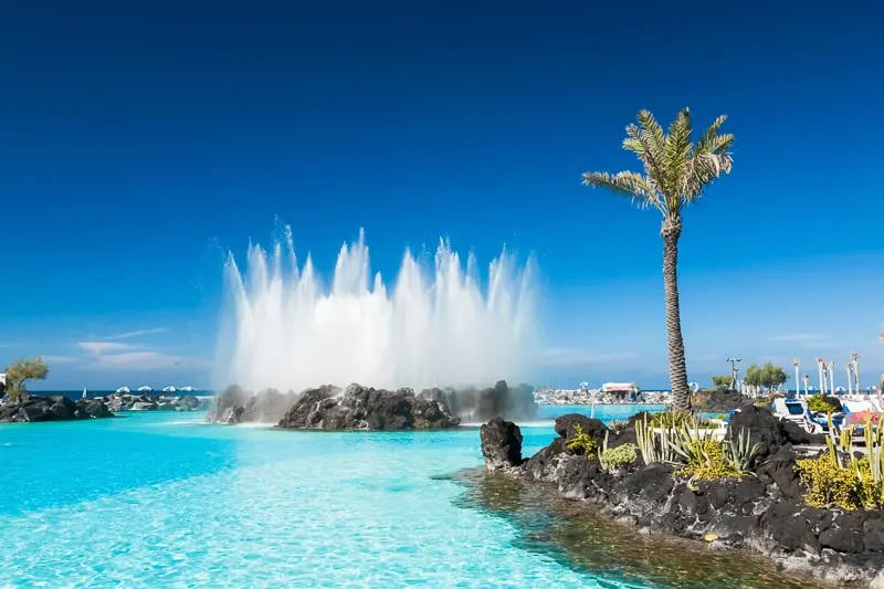 best water park in Tenerife for views, Beautiful saltwaterpools at Lago Martianez in Puerto de la Cruz under clue blue sky