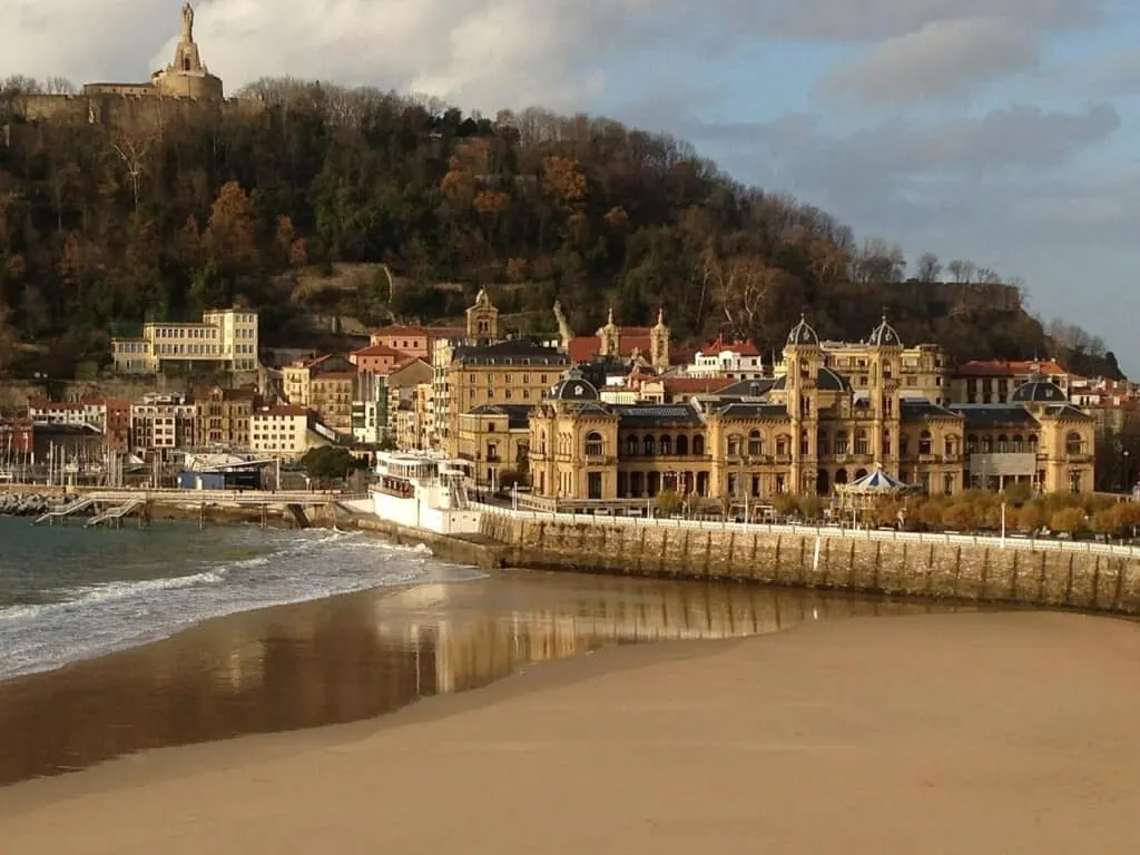 things to see in san sebastian, pintxos, architecture, ebaches, concha bay