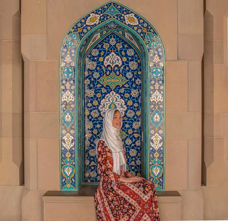 what to wear in oman, oman packing list, girl in muscat mosque, oman