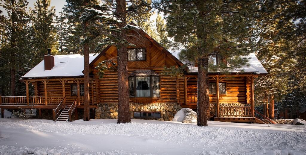 Cabins in Door County, front view of beautiful cabin in winter 
