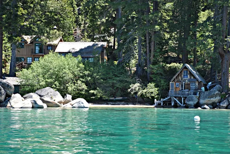Staycation for couples , A lakefront cabin with vivid blueish-green water on Lake