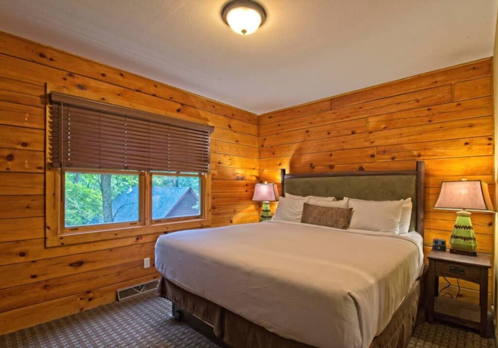 Romantic cabin in Wisconsin Dells, Bedroom view of cabin in wisconsin