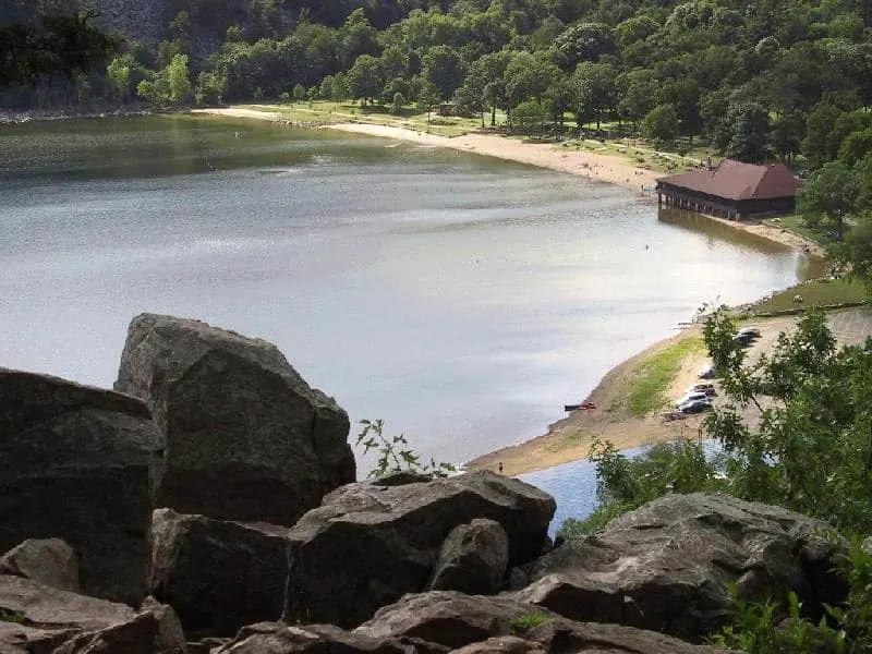 best lakeside beaches in Wisconsin, devils lake beach, wisconsin, baraboo, beach near wisconsin dells, USA