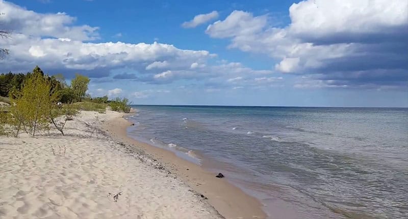 beach view of Kohler-Andrae State Park, Sheboygan on a bright day