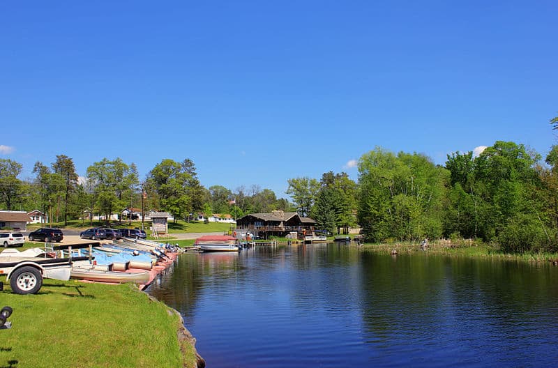 romantic getaways in wisconsin, A fishing resort on the Peshtigo River, popular with anglers