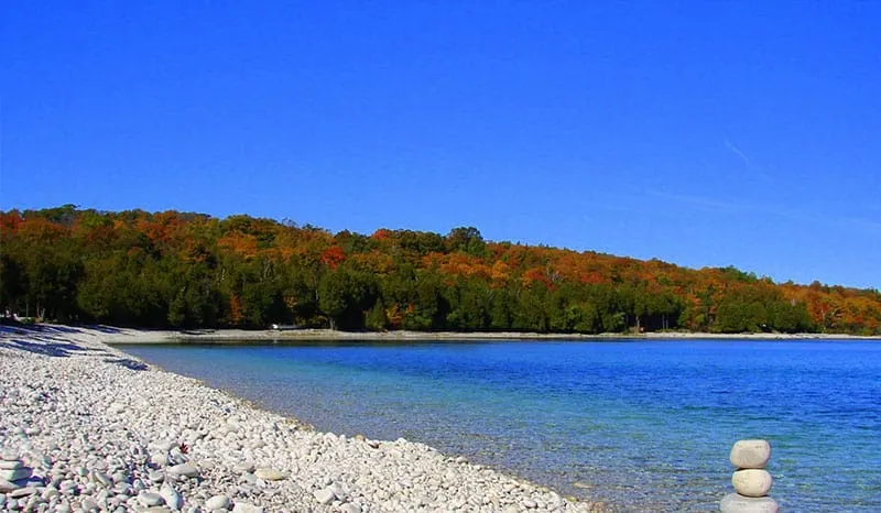 Cool Beaches in Wisconsin, best blue sky with green forest view in Schoolhouse Beach, Washington Island