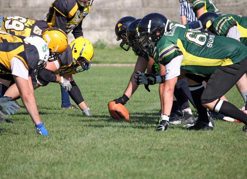 tourism in Green Bay, football players playing football in the ground