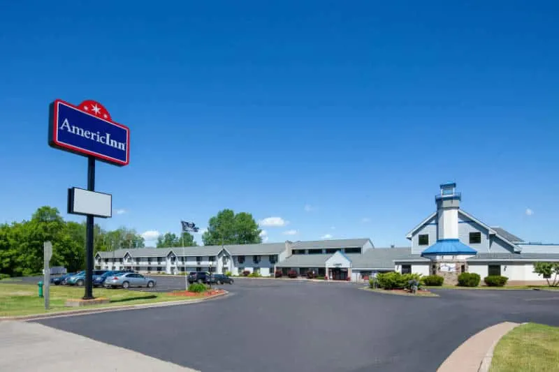 where to stay apostle islands Wisconsin, Front view of the AmericInn in Ashland