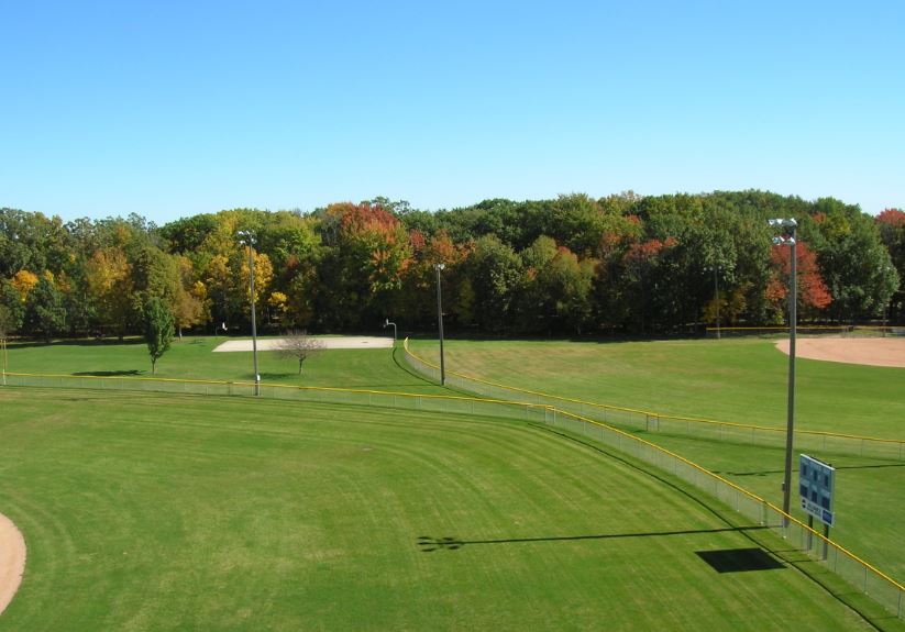 travel guide Green Bay, top park view with green tree view of Green Isle Park