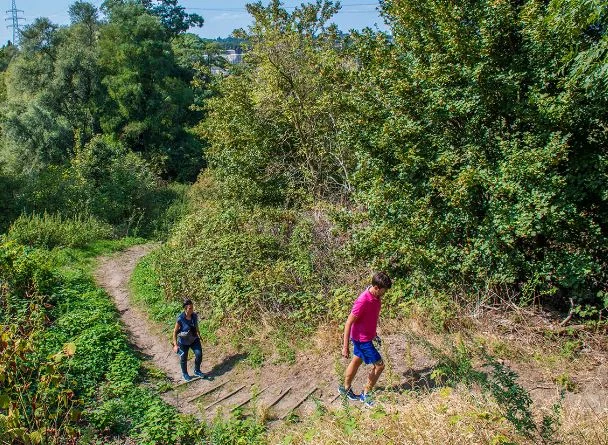 Best Medium Level Hiking Trails near Brussels, Couple hiking in Het Moeraske, Evere