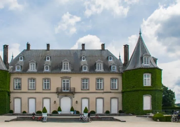 Hiking in Brussels, Front view of Domaine Solvay and the castle of La Hulpe