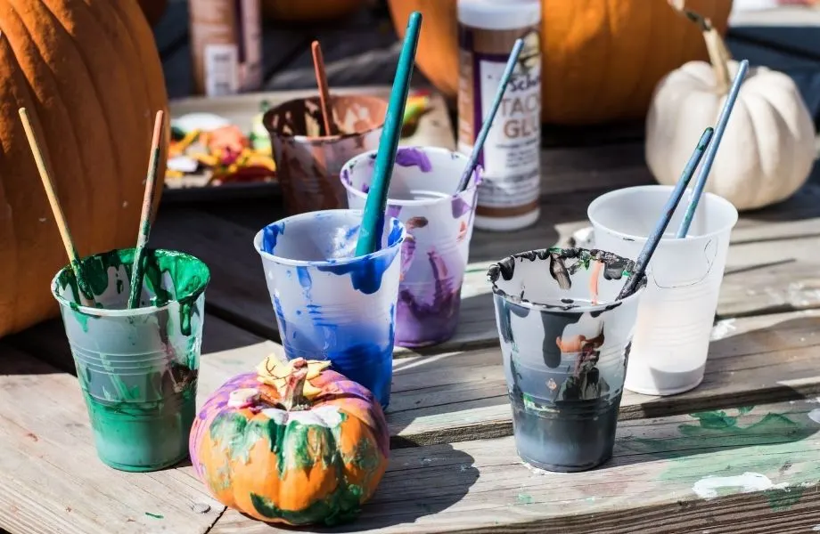 best fall events in wisconsin for kids, arts and crafts with pumpkins