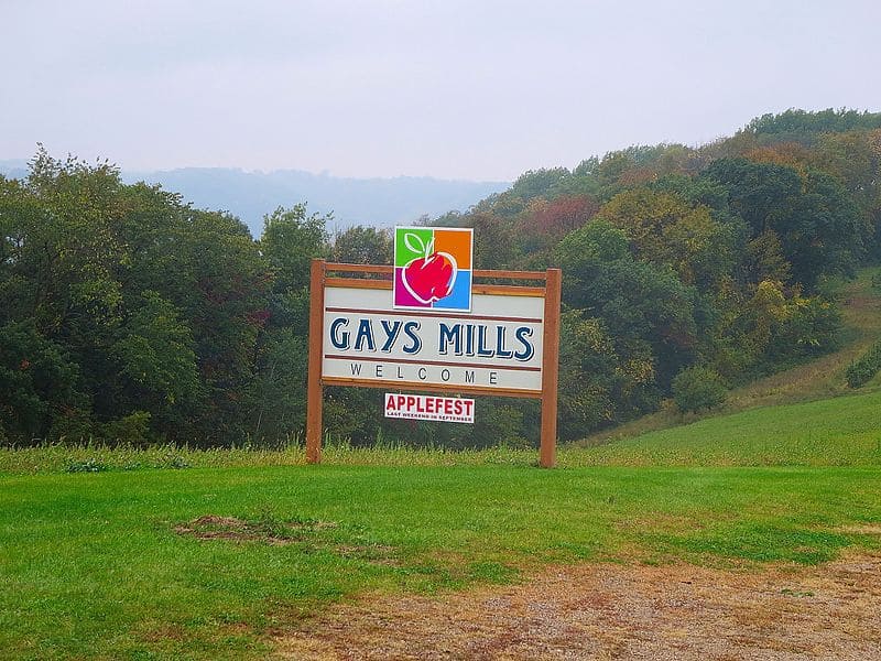 Best Apple Festivals in Wisconsin, sign for Gays Mills Applefest