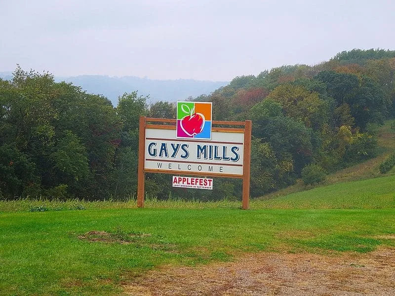 Best Apple Festivals in Wisconsin, sign for Gays Mills Applefest