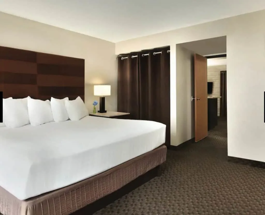 view of the bedroom at hyatt regency, green bay resorts