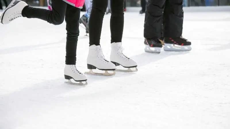 winter getaways in wisconsin for families, kids ice skating