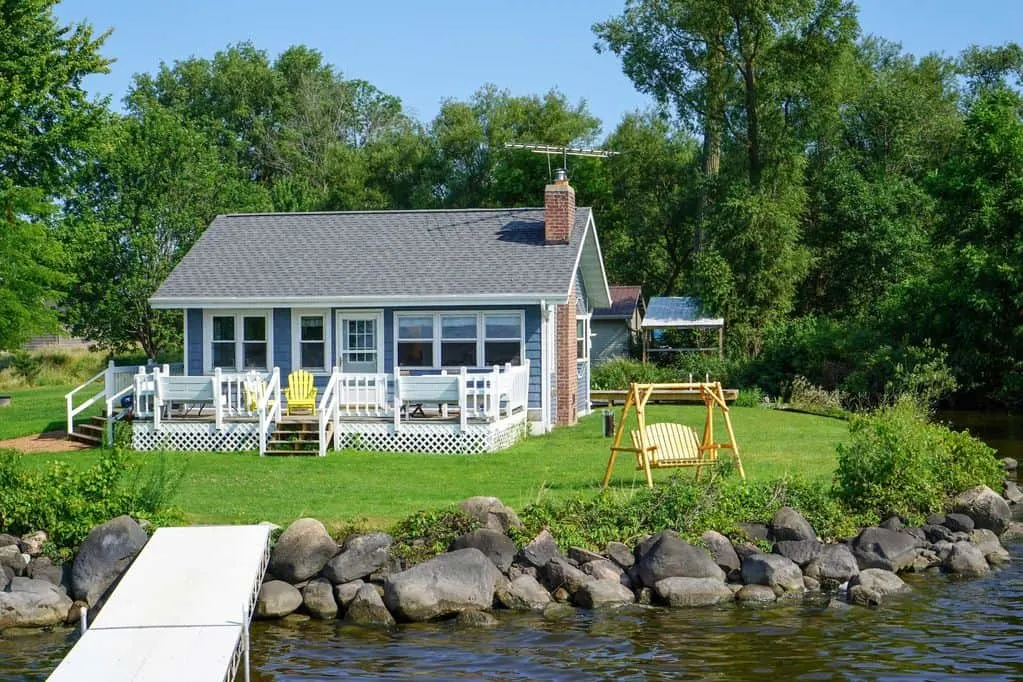Romantic secluded cabins in wisconsin, Full view with lake side view of Cottage on Lake Poygan