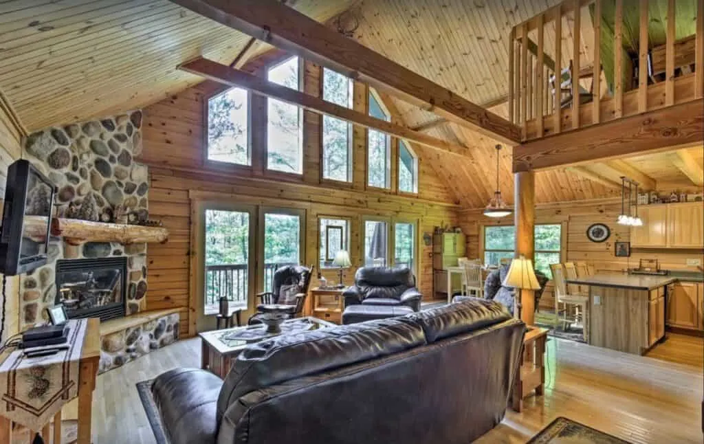 Romantic Cabins in Wisconsin, Beautiful Front view Cabin in forest