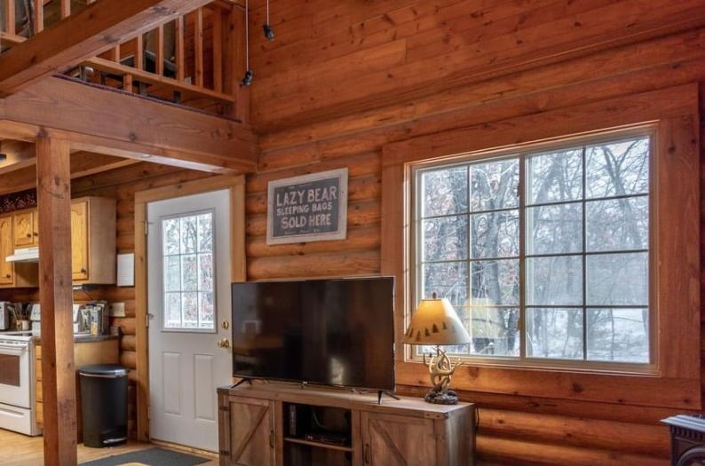 best cabins in wiscosnin dells,  inside view of  cabin 